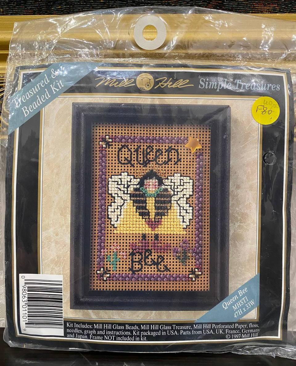 ๐ Mill Hill โQueen Beeโ MHST1 โ Simple Treasures, 1997