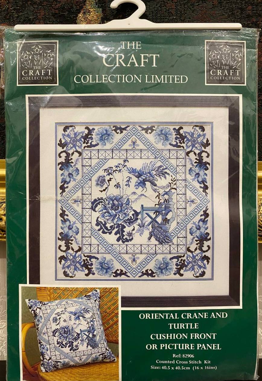 🕊️🐢 The Craft Collection “Oriental Crane and Turtle” — східна символіка, вишита у відтінках порцеляни.