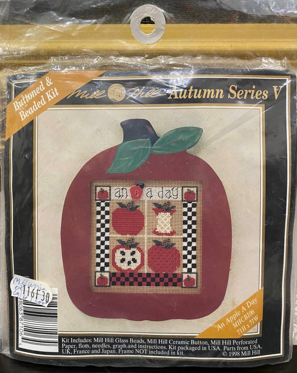 ๐ Mill Hill โAn Apple A Dayโ MHCB106 โ Autumn Series V, 1998